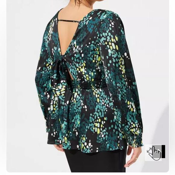 TORRID 3 GreenV-shaped wrap Satin woven blouson sleeves smocked cuff.back tie. - Picture 2 of 11